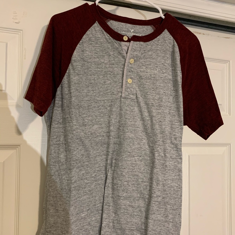 American Eagle grey and red 3 button shirt